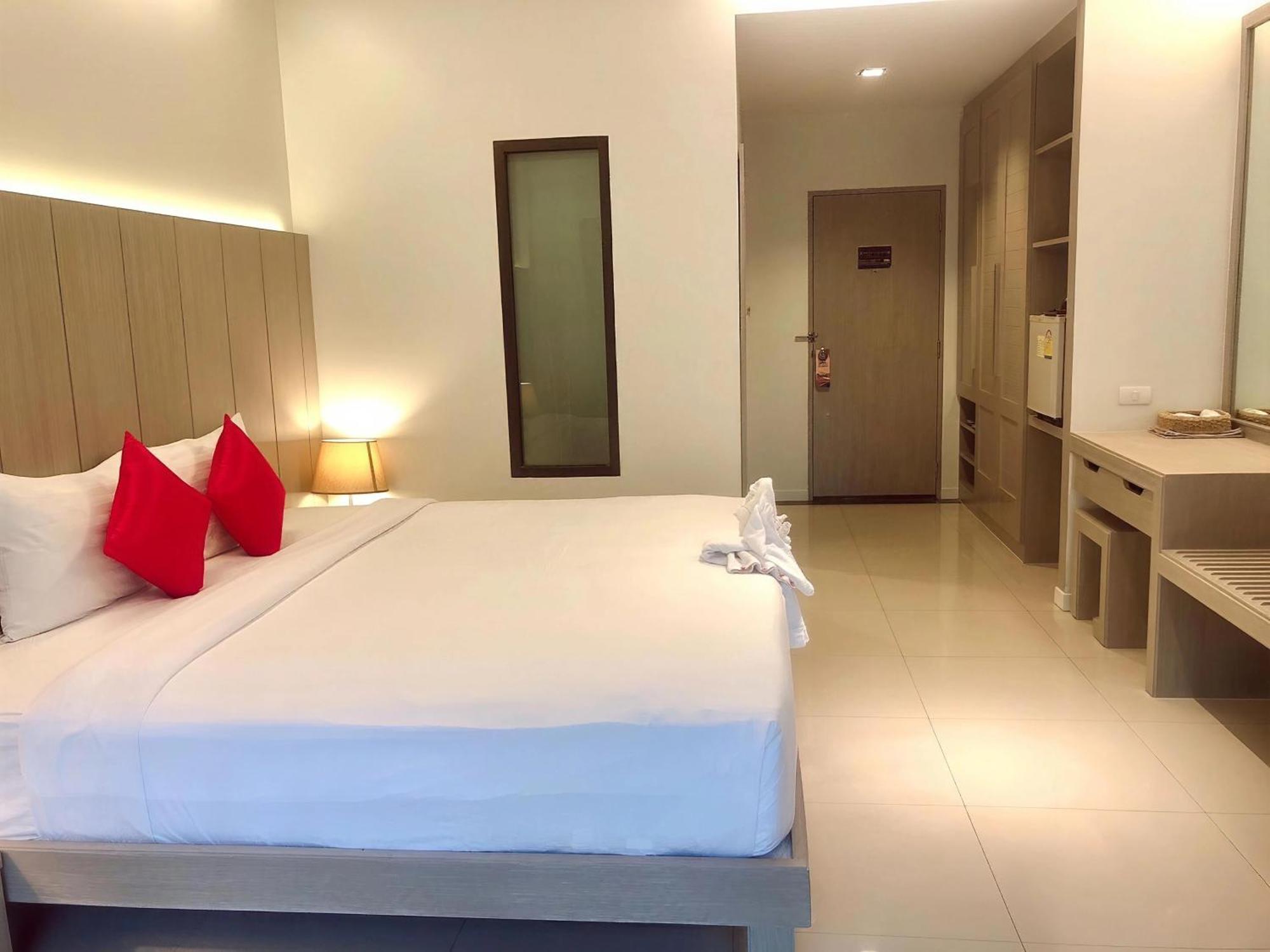 Deluxe Double or Twin Room City View