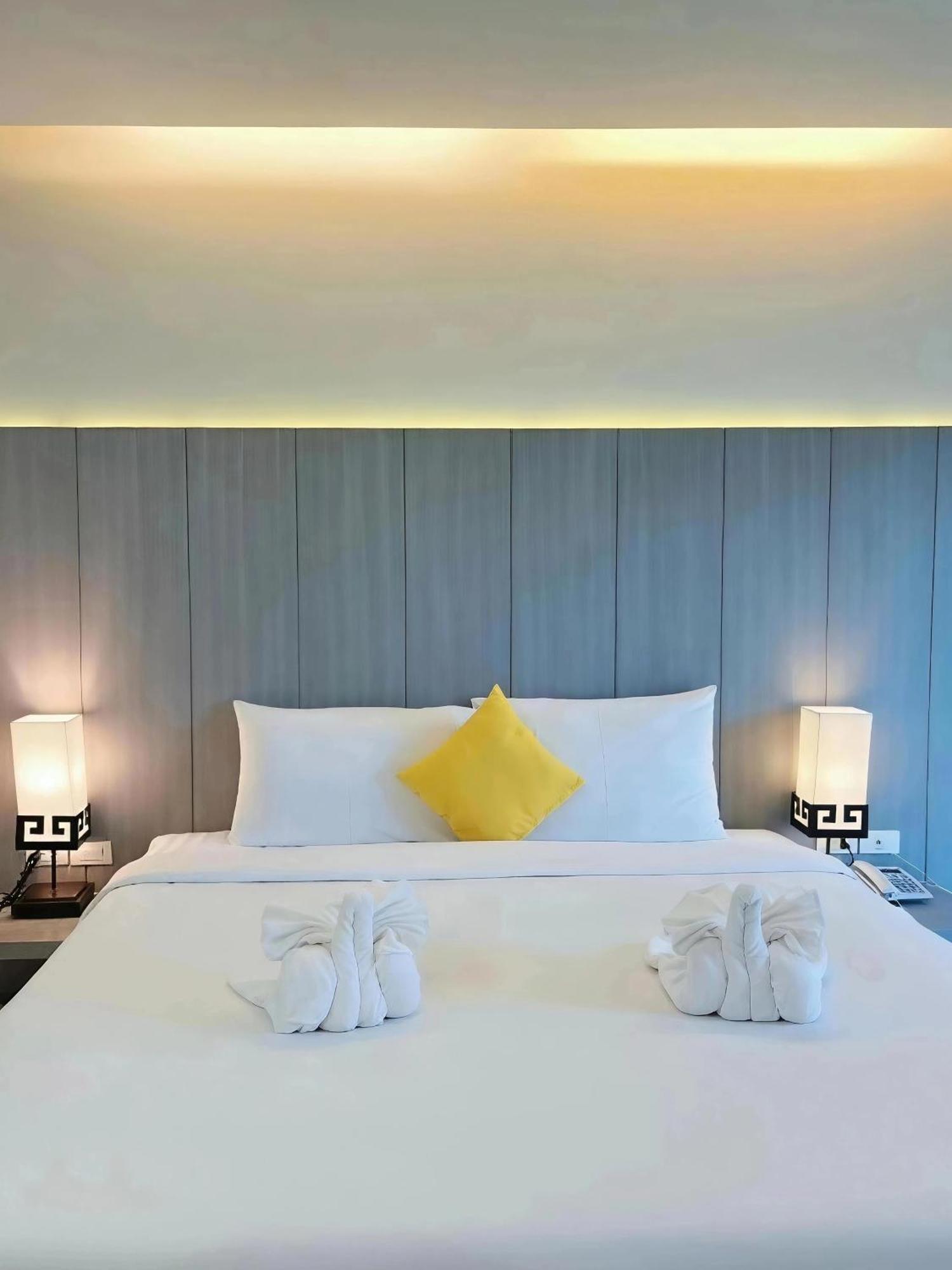 Deluxe Double or Twin Room City View