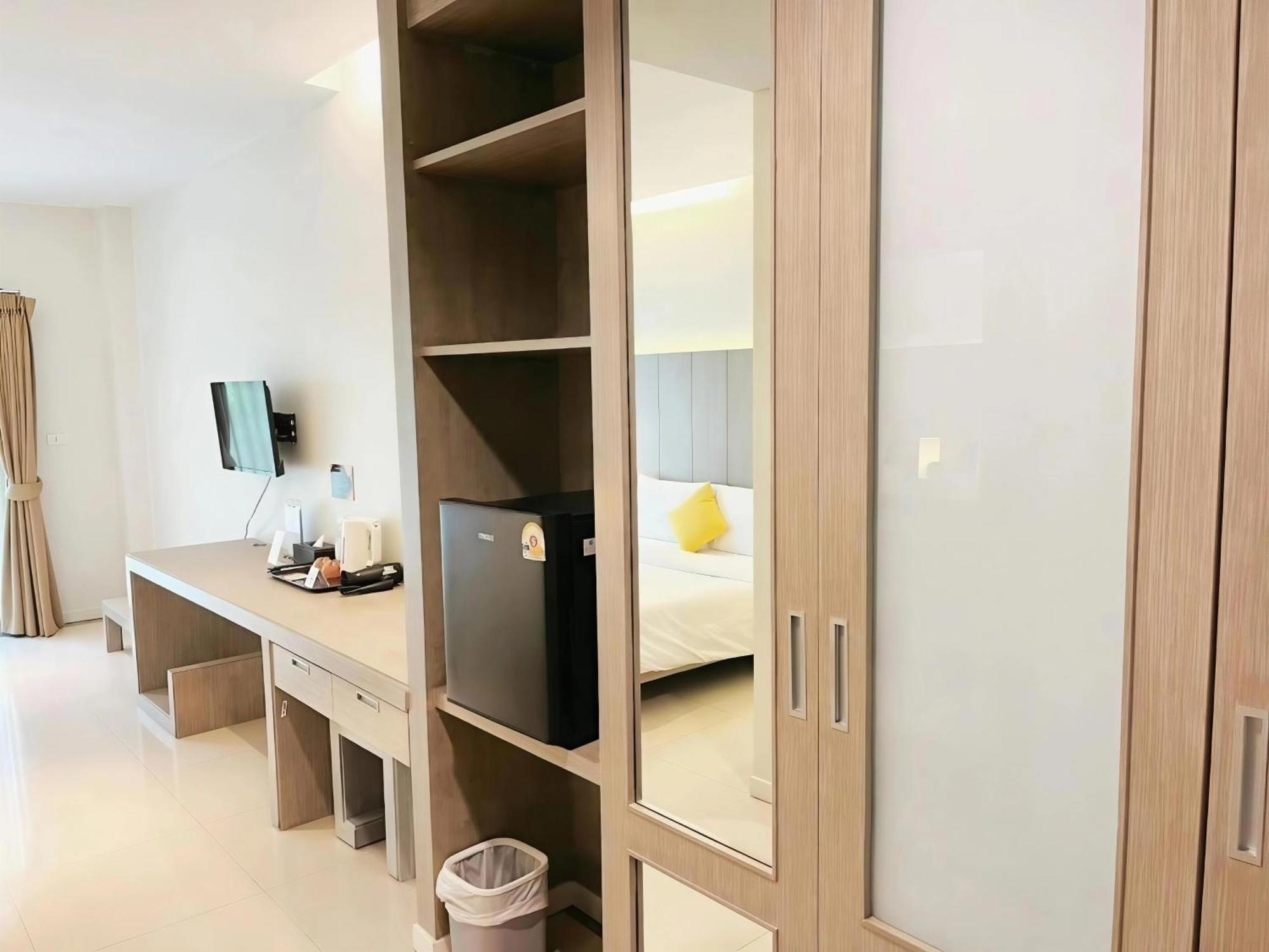 Deluxe Double or Twin Room City View