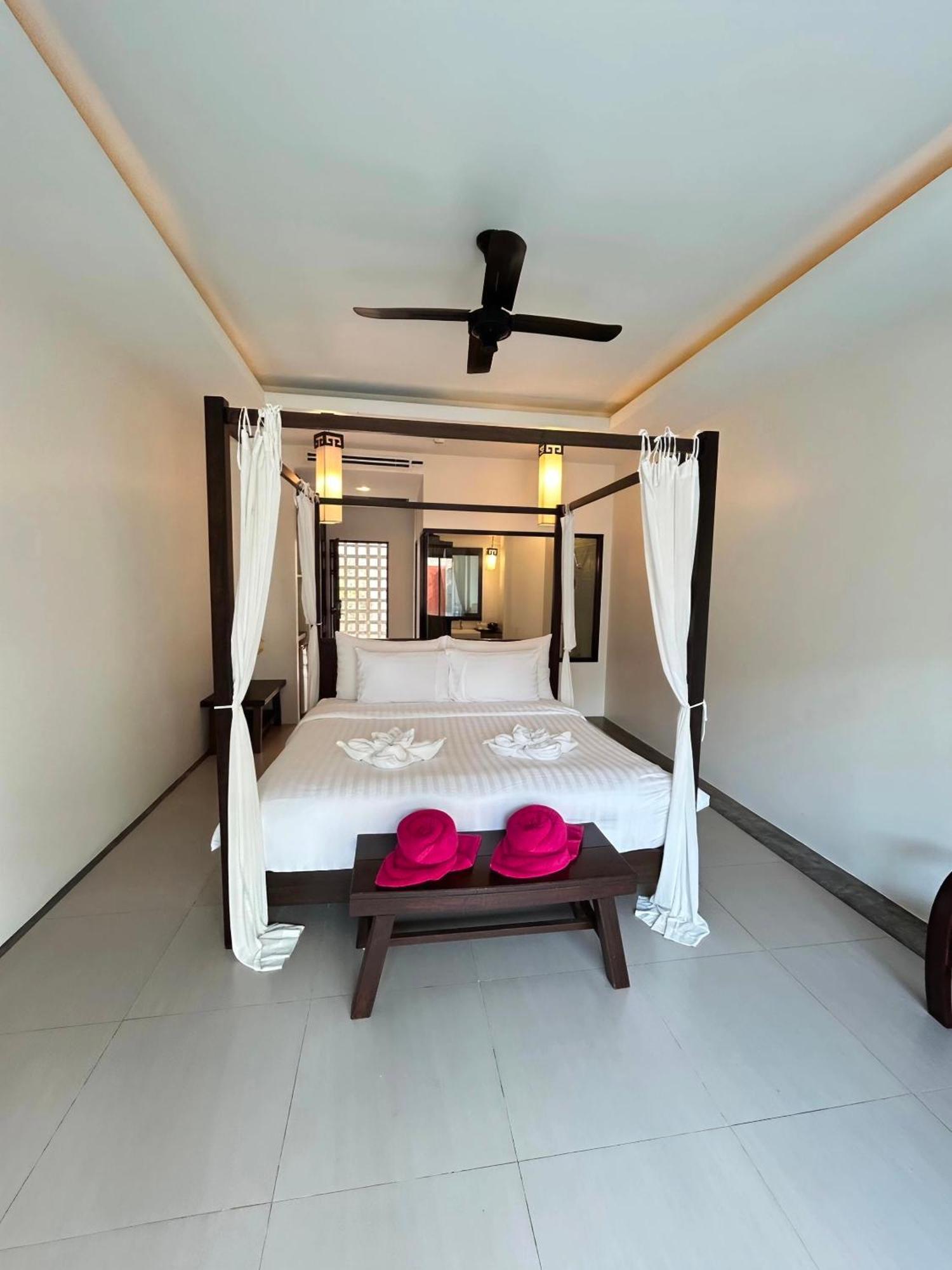 Deluxe Double Room Pool Access