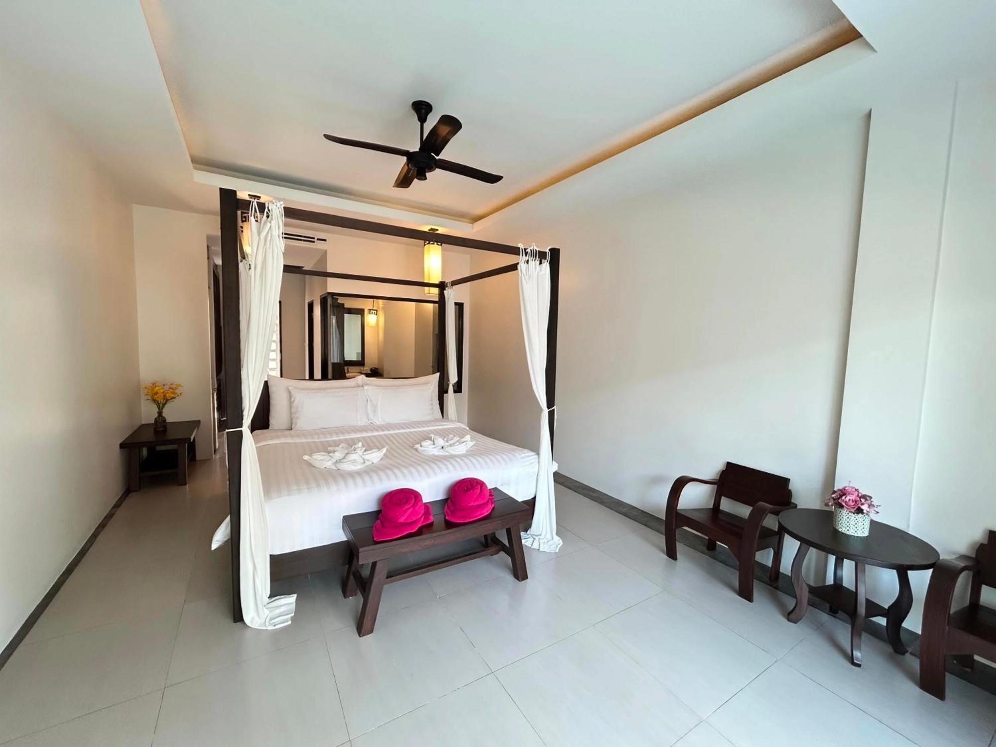 Deluxe Double Room Pool Access