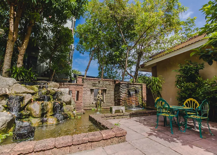 Beach hotel: Karon Whale Resort