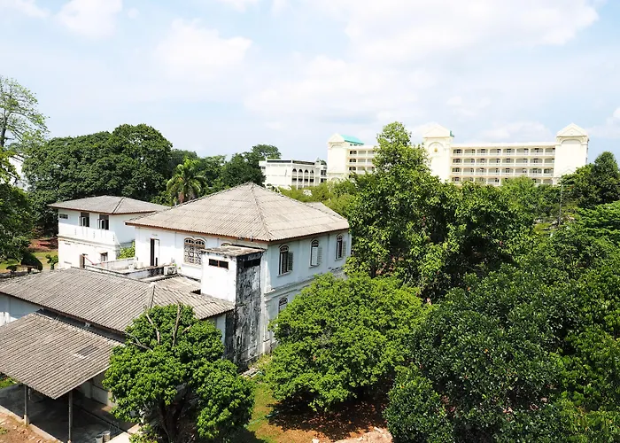 Сity center hotels Siri Phuket